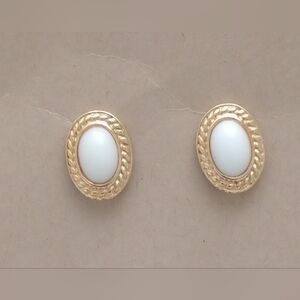 Vintage White Oval Earrings Clip On